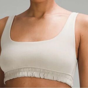 Lululemon- Softstreme Scoop-Neck Bra
B/C Cup Sports Bra